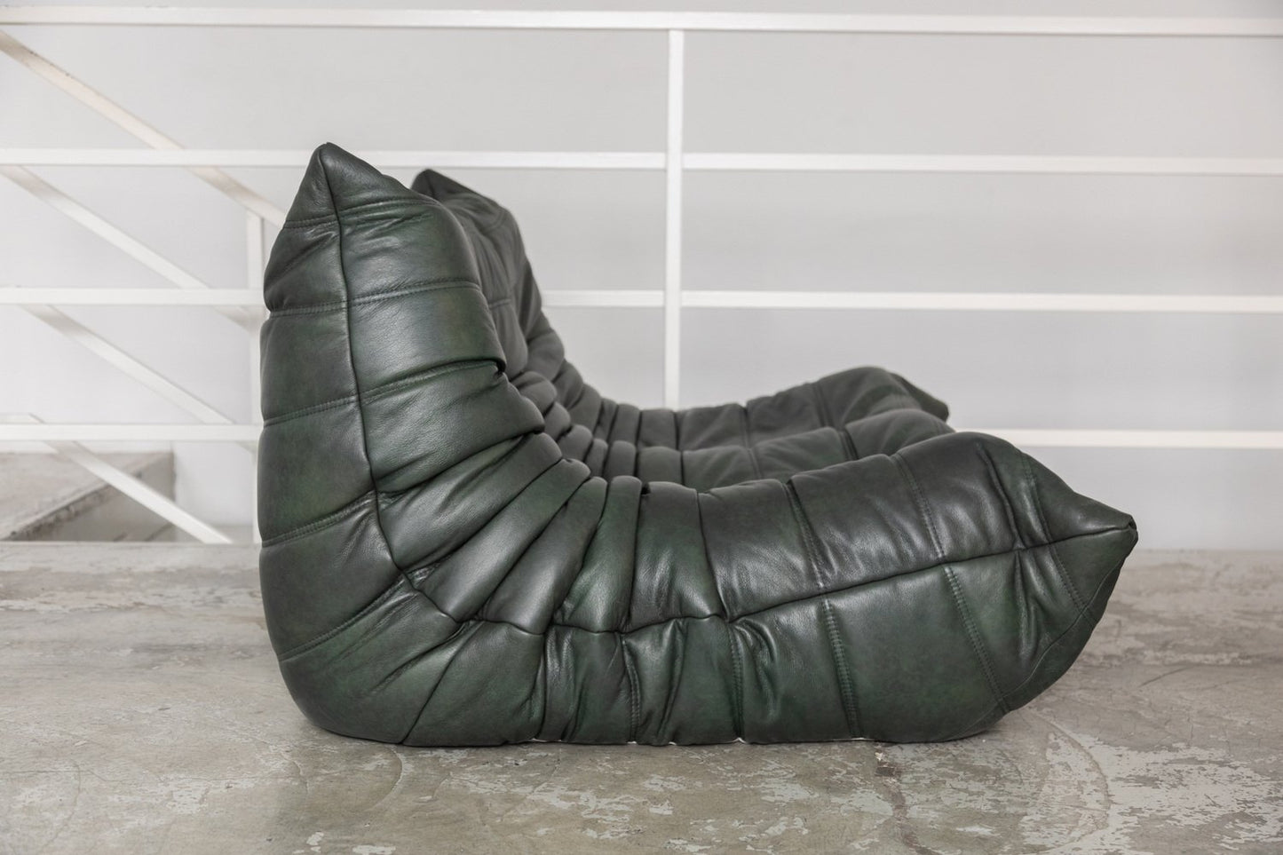 TOGO 小型ソファ - アームレストなしの2人掛けレザーソファ