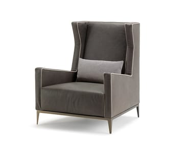 GOLDFINGER - Armchair with armrests by Arketipo