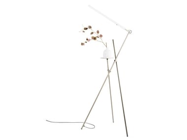 ASANA - LED adjustable metal floor lamp by Estiluz