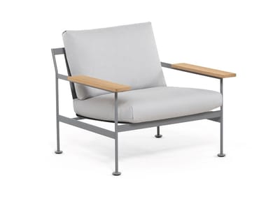 JUGO - Fabric garden armchair with removable cover with armrests by Prostoria