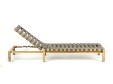 MISTRAL - Teak sun lounger with castors by RODA