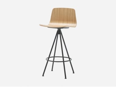 VARYA WOOD - Swivel trestle-based oak stool with footrest by Inclass
